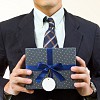 Имеет ли право чиновник получать какие-либо подарки?